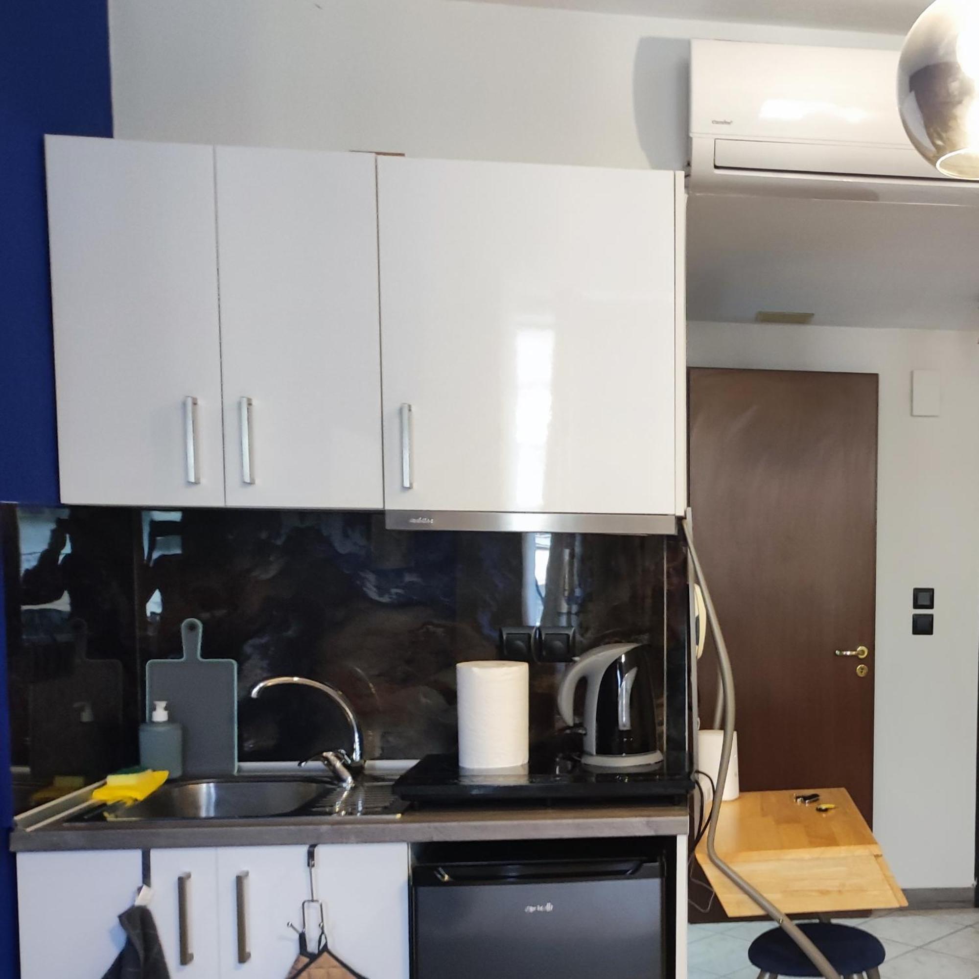 Railway Area Studio Parking Салоники Номер фото